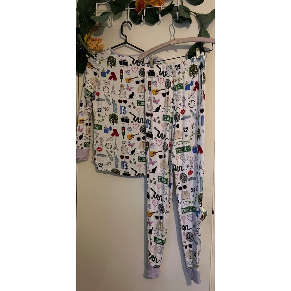 Swiftie Street Graphic Printed 2 Piece Pajama Lounging Set Sheshow Sz Small BAM - Picture 13 of 13